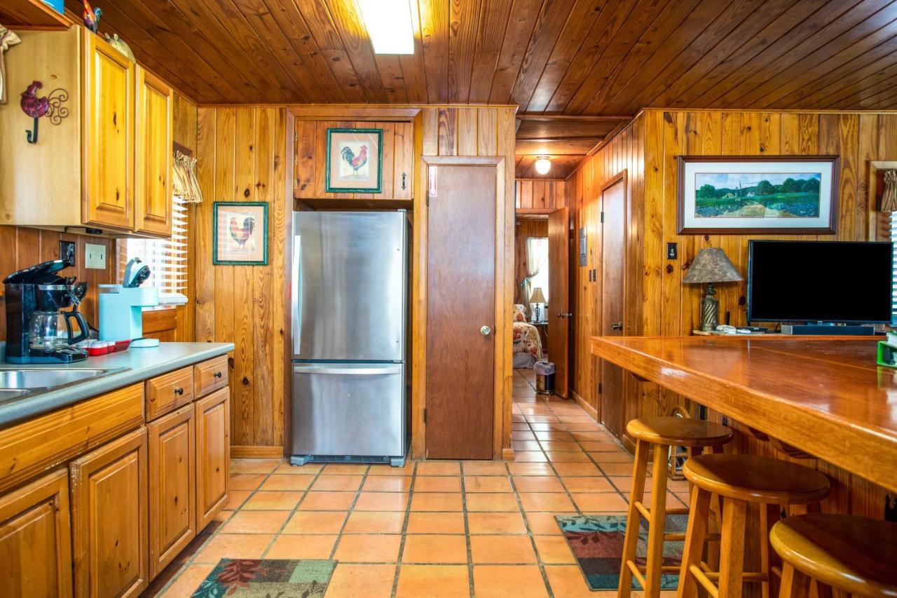 River Ridge Bandera Cabin Exterior photo