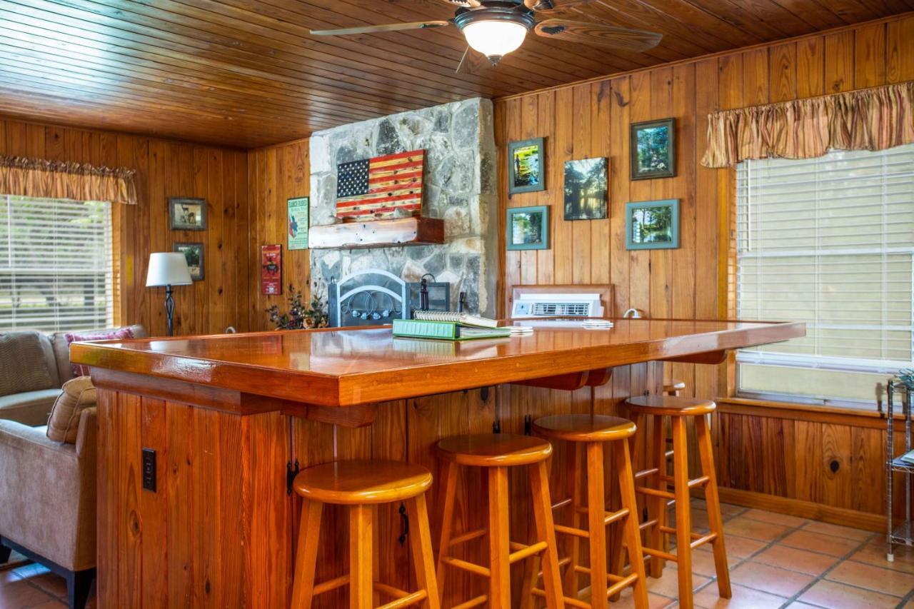 River Ridge Bandera Cabin Exterior photo