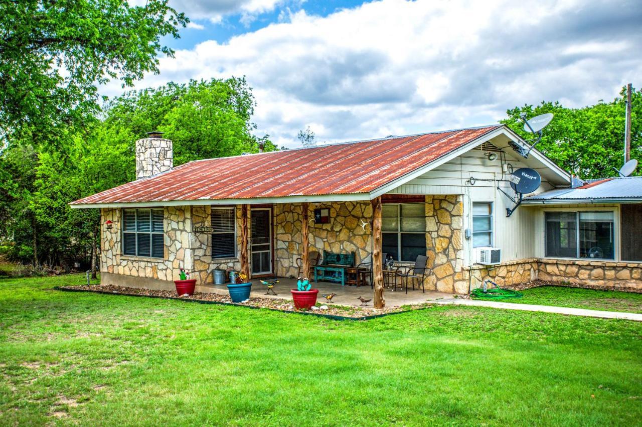 River Ridge Bandera Cabin Exterior photo