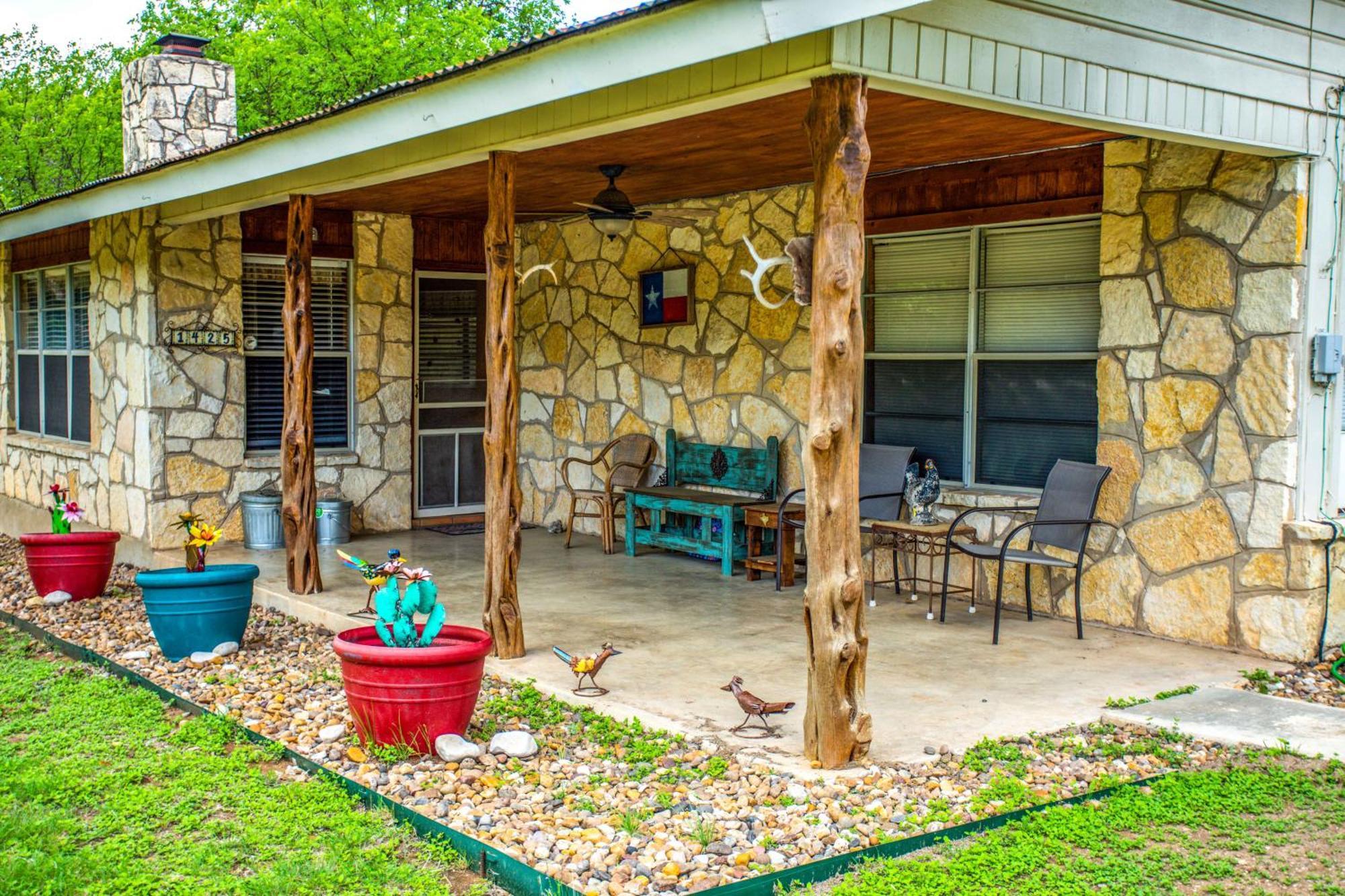 River Ridge Bandera Cabin Exterior photo